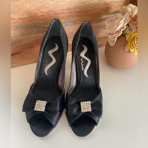 6.5 Nina black satin pumps with rhinestones